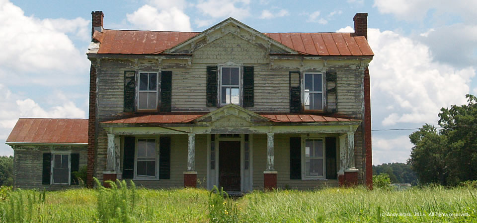 Closer view of old Virginia farmhouse. By Andy Brack.